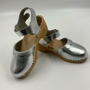 Hanna Anderson Mary Janes Silver Wooden Leather Big Girl Clogs.